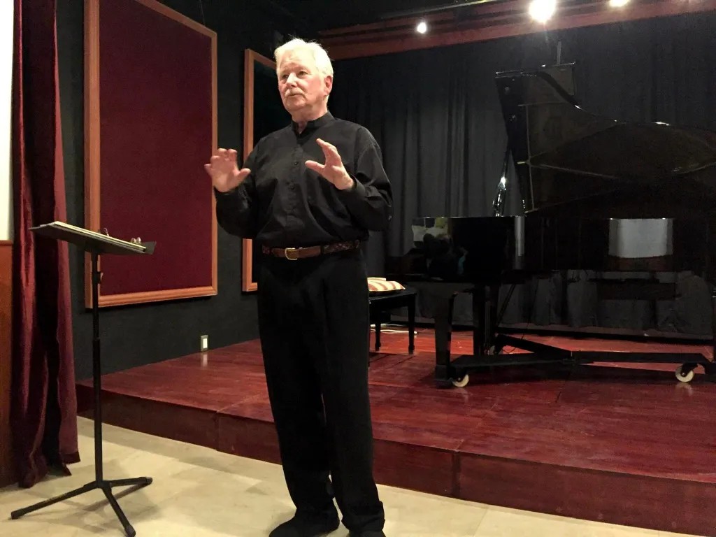 Ronald Tomarelli performing at a piano recital in Guanajuato, 2025